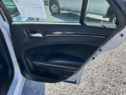 Used 2019 Chrysler 300 Limited image 14