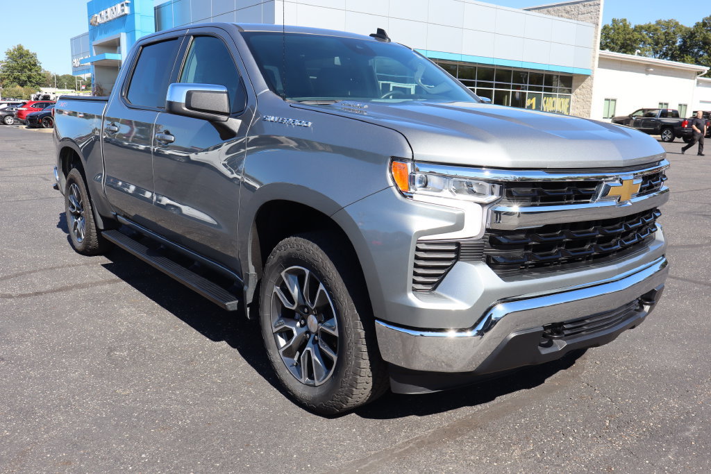 Used 2025 Chevrolet Silverado 1500 LT AWD/4WD image 2