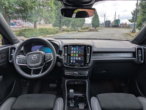 Used 2023 Volvo XC40 Recharge Ultimate w/ Protection Package Premier image 13