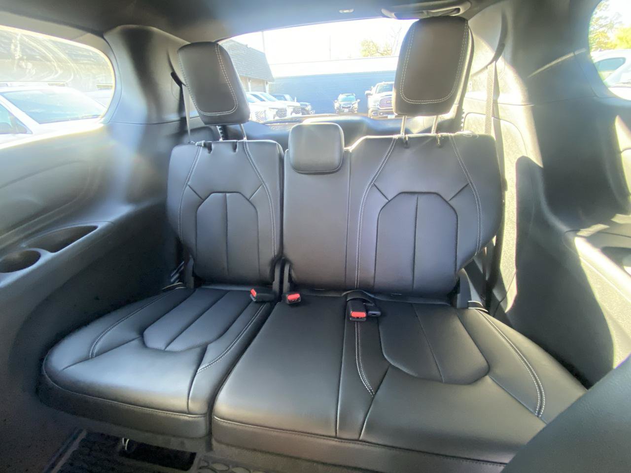 Used 2025 Chrysler Pacifica Select AWD/4WD image 36