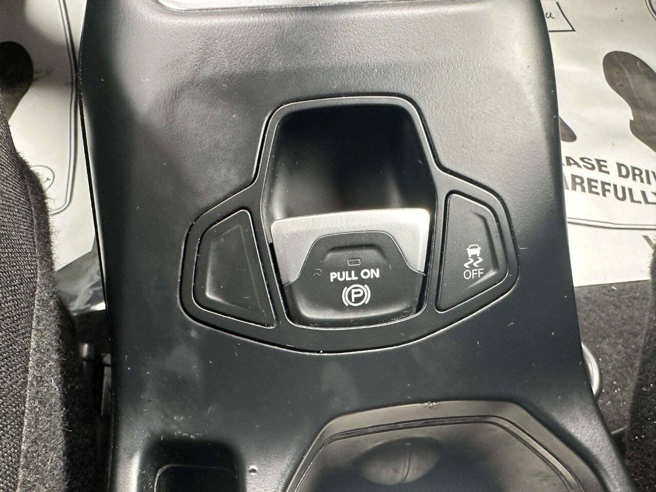 Used 2020 Jeep Renegade Latitude AWD/4WD image 30