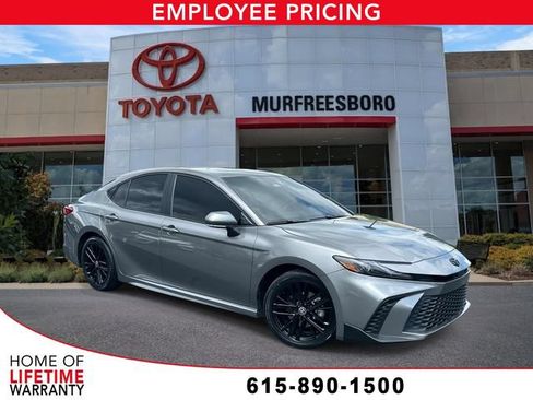 Used 2025 Toyota Camry SE FWD image 1