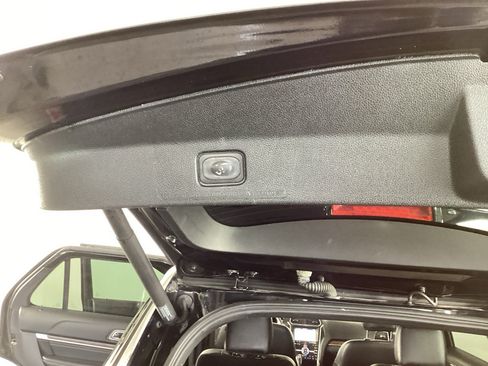 Used 2018 Ford Explorer Limited w/ Equipment Group 301A AWD/4WD image 35