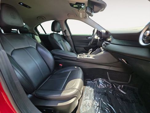 Used 2019 Alfa Romeo Giulia AWD w/ Cold Weather Package image 15
