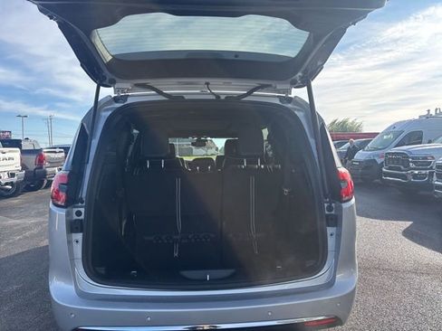New 2026 Chrysler Pacifica Limited image 10