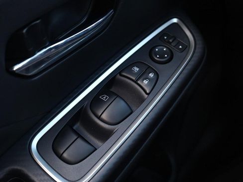 New 2025 Nissan Versa SR w/ Trunk Package image 17