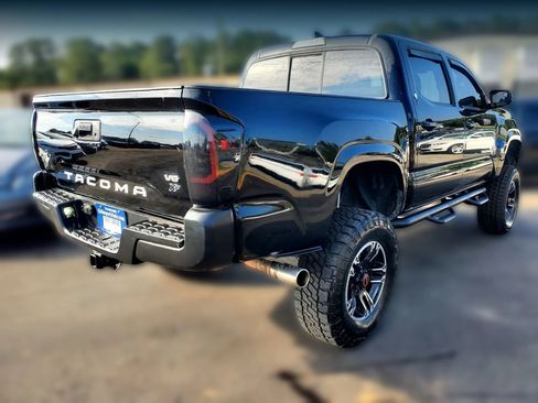 Used 2016 Toyota Tacoma SR5 w/ Towing Package RWD image 9