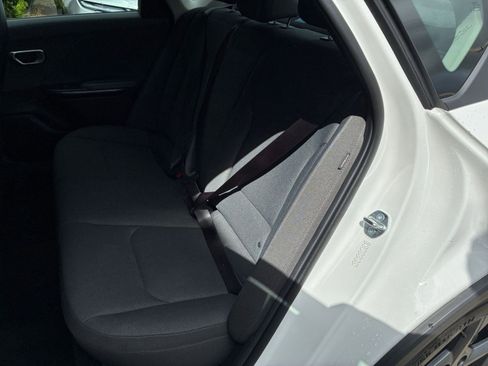 Used 2025 Kia K4 LXS image 37