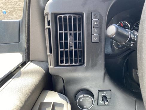 Used 2018 Chevrolet Express 2500 w/ Driver Convenience Package RWD image 29