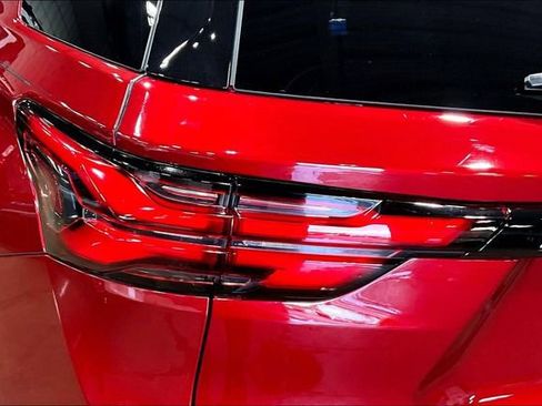 Used 2023 Chevrolet Traverse RS FWD image 21