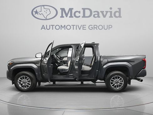 Used 2025 Toyota Tacoma Limited AWD/4WD image 42