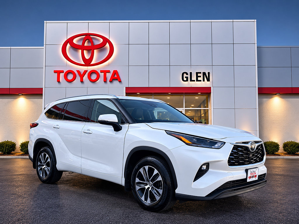 Used 2022 Toyota Highlander XLE AWD/4WD image 1