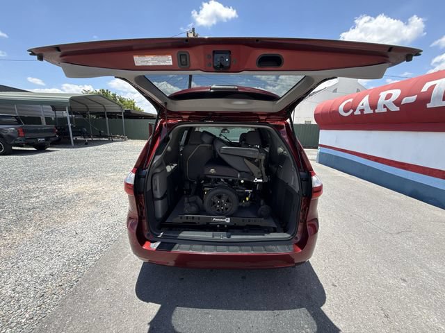 Used 2019 Toyota Sienna XLE FWD image 24