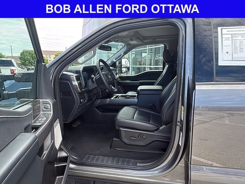 Used 2025 Ford F350 Lariat w/ Lariat Ultimate Package AWD/4WD image 17