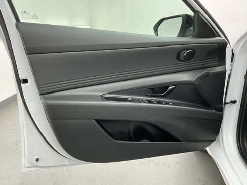 Used 2025 Hyundai Elantra Sport image 16