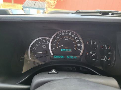 Used 2005 HUMMER H2 SUT w/ Preferred Equipment Group AWD/4WD image 35