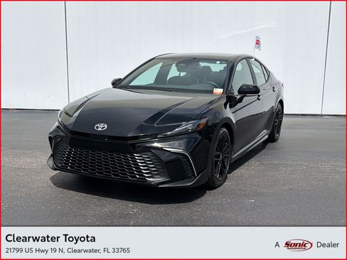 Used 2025 Toyota Camry SE w/ Convenience Package FWD image 1