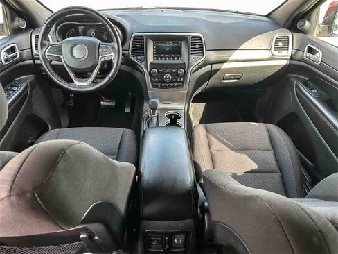 Used 2019 Jeep Grand Cherokee Laredo image 11