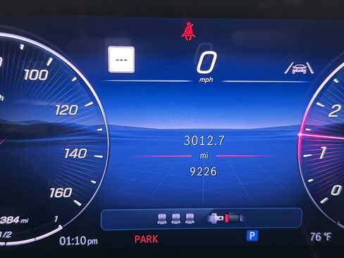 Used 2025 Mercedes-Benz GLC 300 4MATIC image 13