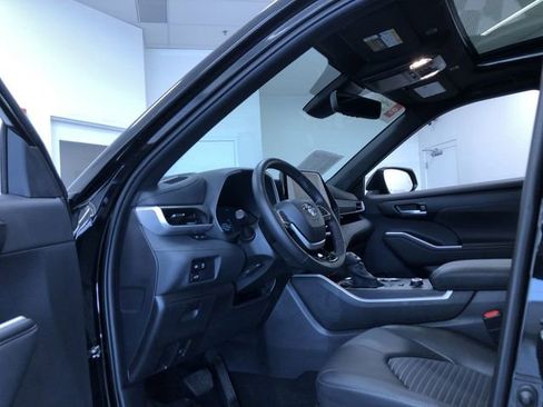 Certified 2025 Toyota Highlander XSE AWD/4WD image 10