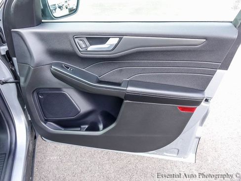 Used 2024 Ford Escape SE image 25