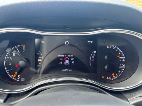 Used 2019 Jeep Grand Cherokee Laredo AWD/4WD image 23
