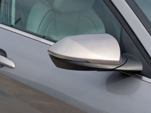 Used 2025 Hyundai Elantra Limited FWD image 12