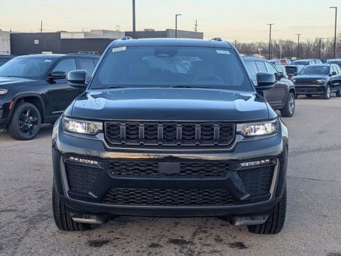 New 2026 Jeep Grand Cherokee L Limited w/ Limited Altitude Package AWD/4WD image 8