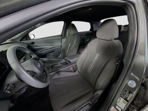 Used 2025 Hyundai Elantra Sport FWD image 13