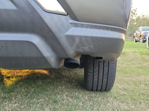 Used 2017 Nissan Pathfinder SV image 16