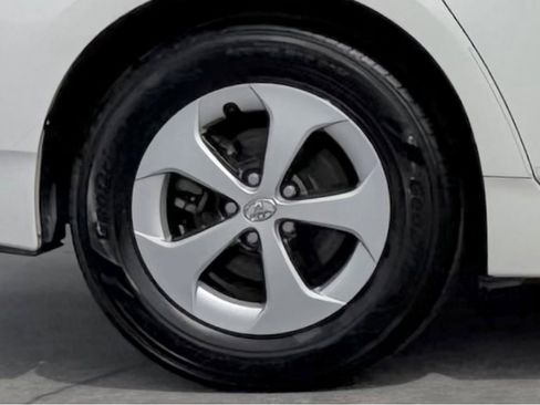 Used 2014 Toyota Prius Three w/ Solar Roof Package image 12