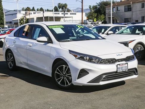 Used 2023 Kia Forte LXS image 2