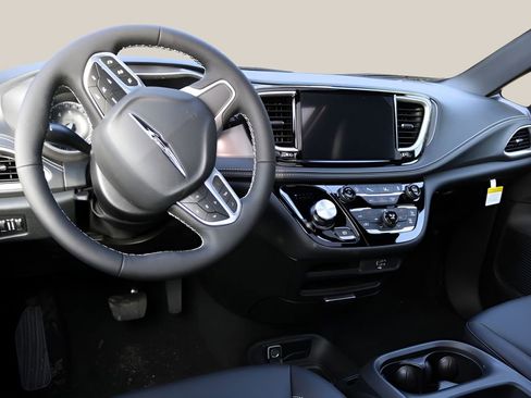 New 2026 Chrysler Pacifica Select FWD image 14