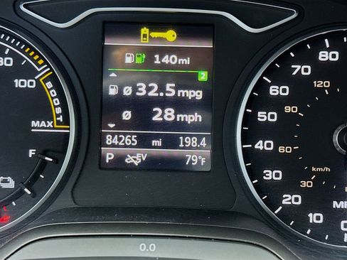 Used 2018 Audi A3 e-tron Premium image 8