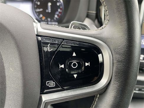 Used 2020 Volvo XC60 T5 R-Design image 18