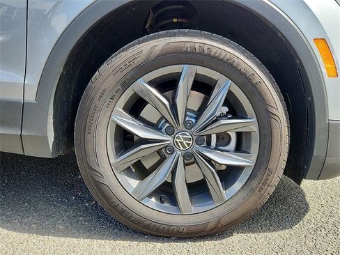 Certified 2022 Volkswagen Tiguan SE image 8