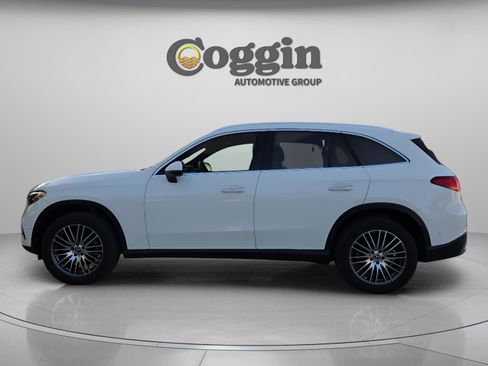 Used 2025 Mercedes-Benz GLC 300 image 3