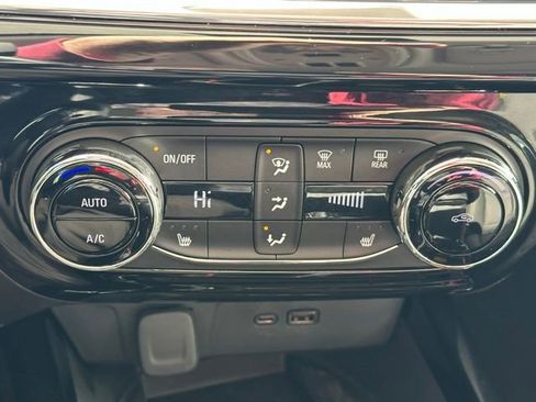 Used 2025 Chevrolet Trax ACTIV w/ Sunroof Package image 35