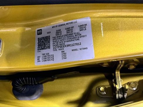 Certified 2024 GMC Canyon AT4X image 32