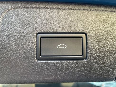 Certified 2025 Volkswagen Atlas SEL Premium R-Line image 11