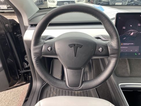 Used 2021 Tesla Model Y Long Range image 9