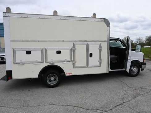 Used 2022 Chevrolet Express 3500 w/ Power Convenience Package RWD image 2