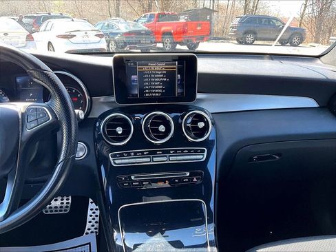 Used 2017 Mercedes-Benz GLC 300 4MATIC image 6