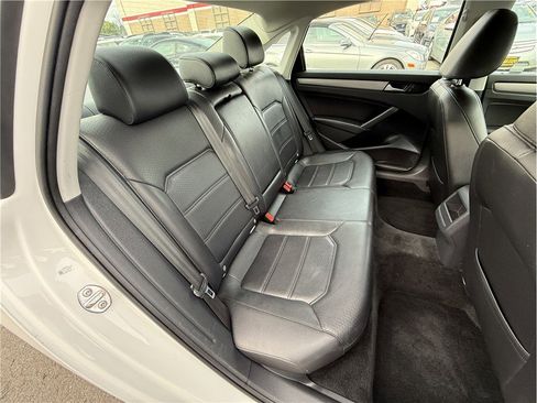 Used 2015 Volkswagen Passat 1.8T Limited Edition FWD image 10