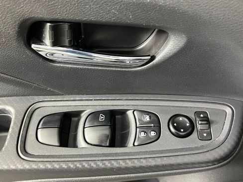 Used 2024 Nissan Versa SV FWD image 19