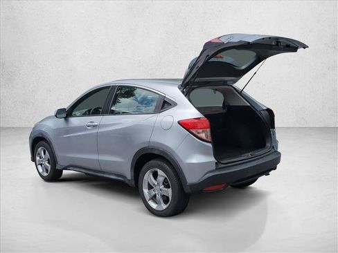 Used 2017 Honda HR-V LX image 7
