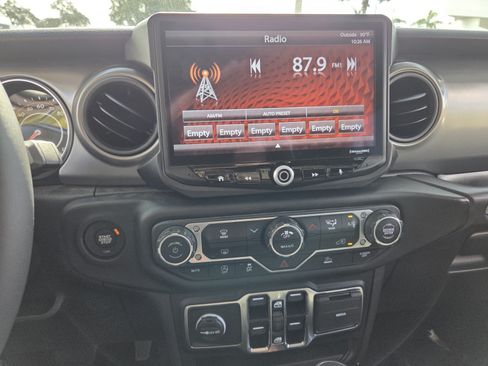 Used 2023 Jeep Gladiator Sport AWD/4WD image 16