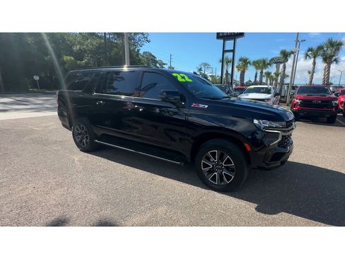 Used 2022 Chevrolet Suburban Z71 w/ Luxury Package AWD/4WD image 3