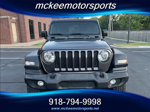 Used 2018 Jeep Wrangler Unlimited Sport S AWD/4WD image 4