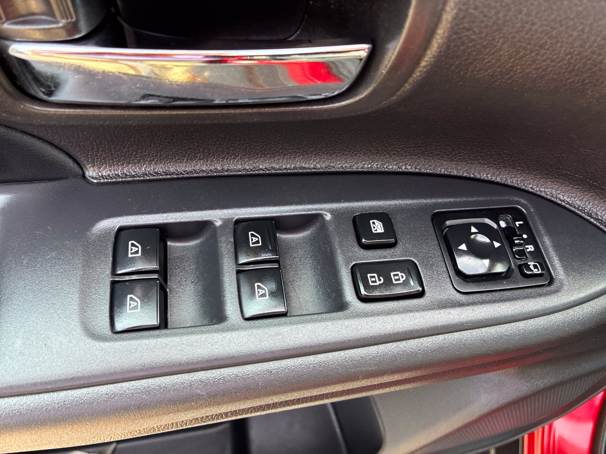 Used 2020 Mitsubishi Outlander SE AWD/4WD image 15